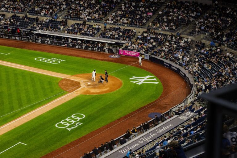 The Ultimate Guide to Attending a Yankees Game: From Tickets to Tailgating